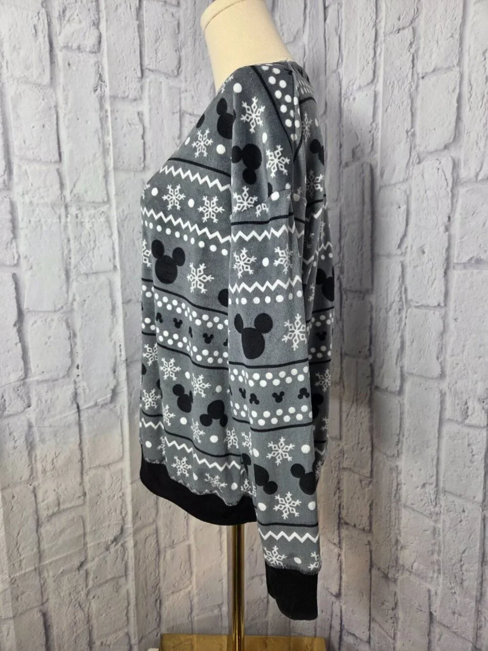 Disney Medium Black White Mickey Mouse Snowflake Longsleeve Fleece Pajama Set - Picture 12 of 14